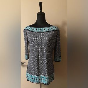 Max Studio Top/Tunic in Medium. Good condition. 95% polyester, 5% Spandex.